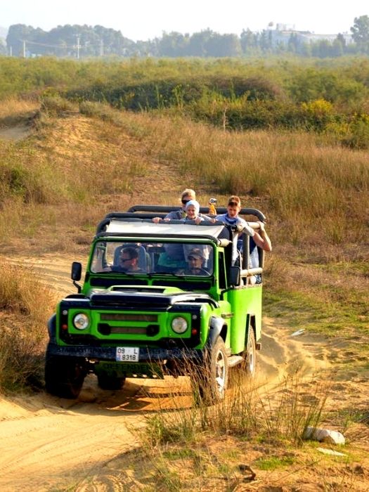 jeep safari tour side